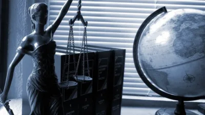 Adalet Bakanı G&uuml;rlek, ticaret davalarındaki s&uuml;recin uzamasının &ouml;n&uuml;ne ge&ccedil;mek ve