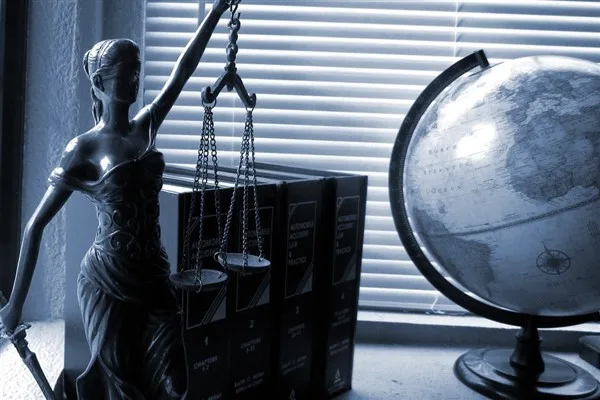 Adalet Bakanı G&uuml;rlek, ticaret davalarındaki s&uuml;recin uzamasının &ouml;n&uuml;ne ge&ccedil;mek ve