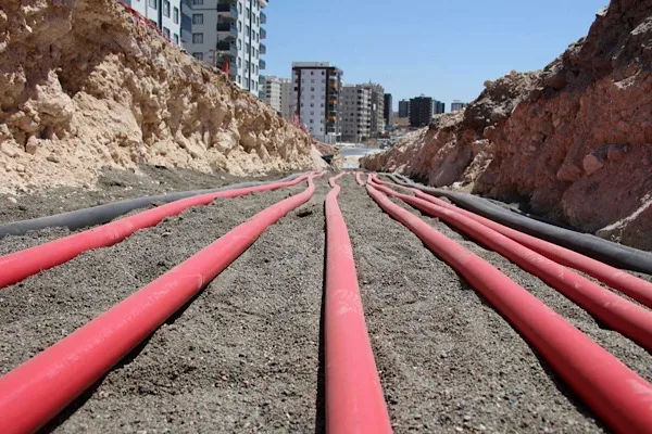 Haliliye il&ccedil;esindeki enerji dağıtım şebekesi modernizasyon &ccedil;alışmaları kapsamında 2,1 milyar