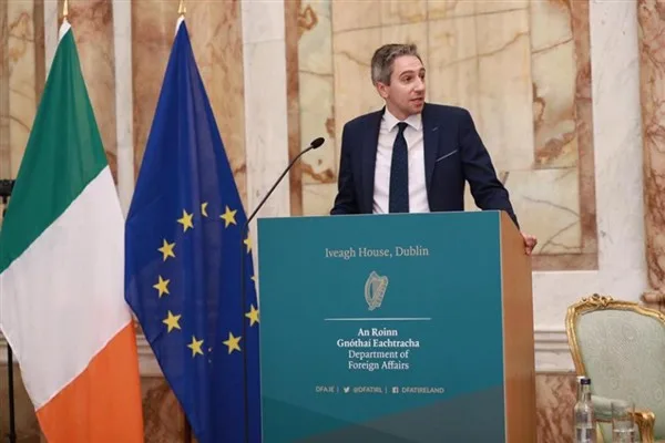 İrlanda Başbakan Yardımcısı Simon Harris, BAFTA t&ouml;reninin ardından İrlandalı sanat&ccedil;ıların