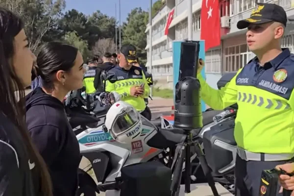 Hatay İl Jandarma Komutanlığı&rsquo;nda g&ouml;revli personel, Mavi Vatan Spor Lisesi&rsquo;ne