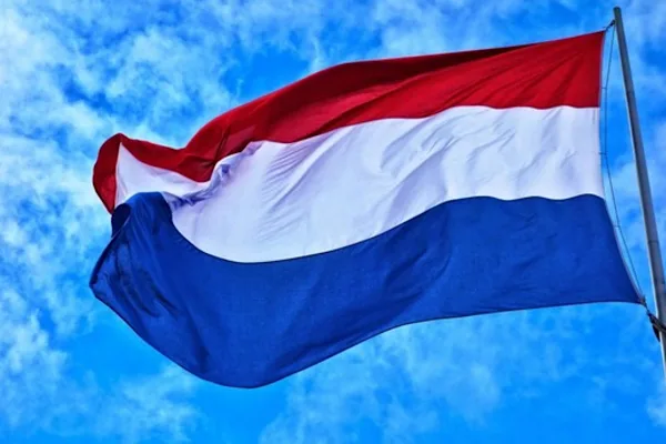 Hollanda Başbakanı Schoof, short track bayrak yarışında altın madalya kazanan