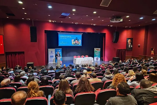 &Uuml;sk&uuml;dar Belediyesi paydaşlığında ger&ccedil;ekleştirilen etkinlikte, ekran bağımlılığı ile obezite arasındaki