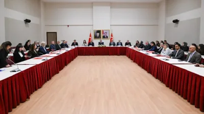 Karam&uuml;rsel Alp Toplantı Salonu&rsquo;nda ger&ccedil;ekleştirilen g&ouml;r&uuml;şmeye, &Ccedil;ocuk Hizmetleri Genel M&uuml;d&uuml;r&uuml;