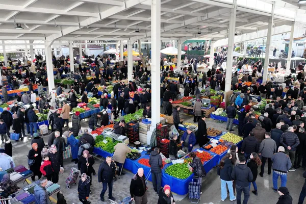 Isparta Belediyesi tarafından G&uuml;listan Mahallesi&rsquo;ne kapalı pazar alanı kazandırıldı. A&ccedil;ılış