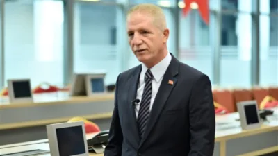 İstanbul Valisi Davut G&uuml;l, "Ailemiz İstanbul" projesi kapsamında vatandaşları evlerinde