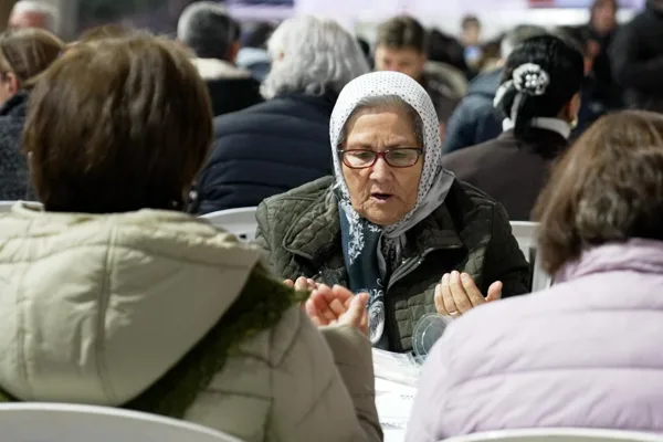 İzmir B&uuml;y&uuml;kşehir Belediyesi, ramazanın başlamasıyla birlikte ilk iftar sofrasını Gaziemir&rsquo;de