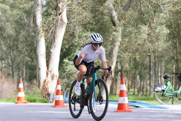 İzmir B&uuml;y&uuml;kşehir Belediyesi ve T&uuml;rkiye Triatlon Federasyonu iş birliğiyle, &Ccedil;iğli&rsquo;de