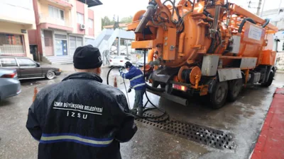 İzmir B&uuml;y&uuml;kşehir Belediyesi Afet Koordinasyon Merkezi (AKOM), meteorolojik uyarılar doğrultusunda