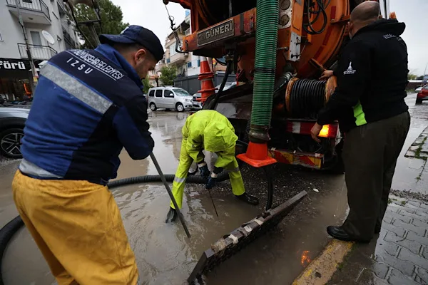 İzmir B&uuml;y&uuml;kşehir Belediyesi ekipleri, Meteoroloji Genel M&uuml;d&uuml;rl&uuml;ğ&uuml;&rsquo;nden alınan veriler doğrultusunda