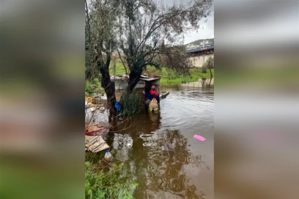 Olay, Karşıyaka &Ouml;rnekk&ouml;y Mahallesi 7532 Sokak&rsquo;ta meydana geldi. Yağış sonrası