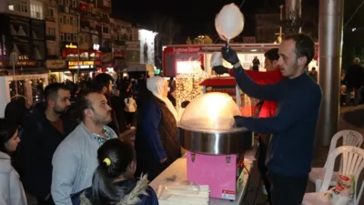 İzmit&rsquo;te Ramazan ayı dolayısıyla d&uuml;zenlenen etkinliklerde &ccedil;ocuklar i&ccedil;in &ccedil;eşitli g&ouml;steriler