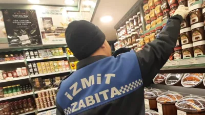 İzmit Belediyesi&nbsp;Zabıta M&uuml;d&uuml;rl&uuml;ğ&uuml; ekipleri, yaklaşan Ramazan ayı &ouml;ncesinde vatandaşların sağlıklı,
