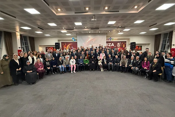 İzmit Belediye Dernekler Yerleşkesi&rsquo;nde d&uuml;zenlenen iftar programında şehit aileleri ve