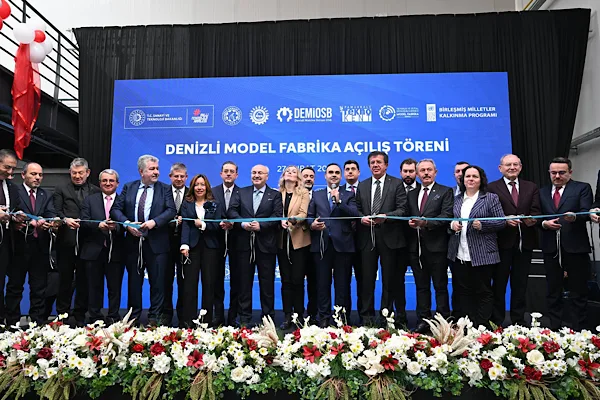 Sanayi ve Teknoloji Bakanı Kacır,&nbsp;Denizli&nbsp;programı kapsamında&nbsp;Denizli Organize Sanayi B&ouml;lgesi&rsquo;nde d&uuml;zenlenen