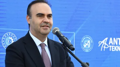 Bakanlıktan yapılan a&ccedil;ıklamaya g&ouml;re, Sanayi ve Teknoloji Bakanı Kacır, Antalya