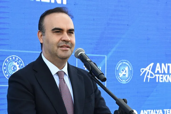 Bakanlıktan yapılan a&ccedil;ıklamaya g&ouml;re, Sanayi ve Teknoloji Bakanı Kacır, Antalya