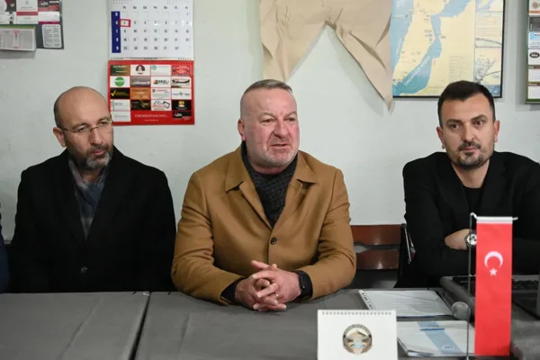 Karacabey Belediye Başkanı Karabatı, &Ccedil;eşnigir Mahallesi sakinleriyle kahvaltı programında buluştu.