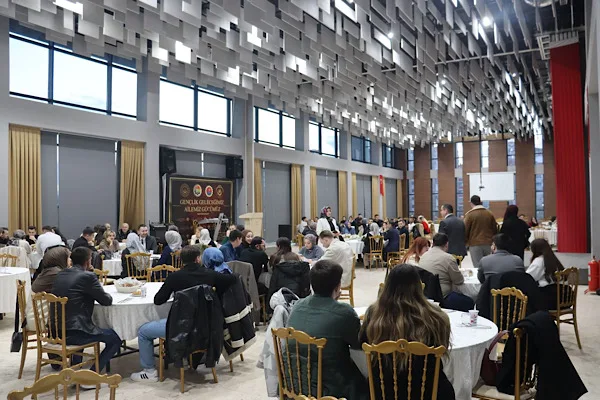 Karab&uuml;k Belediyesi ev sahipliğinde d&uuml;zenlenen programa, bakanlık projesinden faydalanan gen&ccedil;