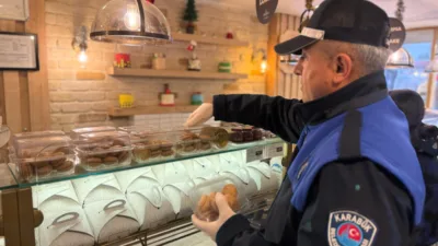 Karab&uuml;k Belediyesi&nbsp;zabıta ekipleri tarafından şehir genelinde faaliyet g&ouml;steren pastane ve