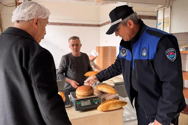 Karab&uuml;k Belediyesi&nbsp;Fırın Denetleme Komisyonu ve zabıta ekipleri tarafından Ramazan ayı