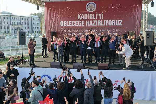 Osmaniye&rsquo;nin&nbsp;Kadirli&nbsp;il&ccedil;esinde,&nbsp;Kadirli Belediyesi&rsquo;nin hayata ge&ccedil;irdiği G&uuml;neş Enerjisi Santrali, asfalt plenti ve