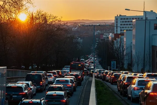 Resmi Gazete&rsquo;de yayımlanan kanuna g&ouml;re, y&ouml;netmelikte belirtilen nitelik veya &ouml;l&ccedil;&uuml;lere