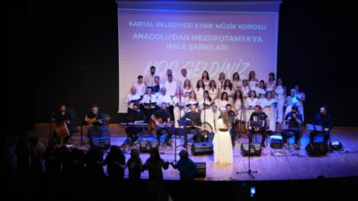 Kartal Belediyesi Etnik M&uuml;zik Korosu konseri Soğanlık K&uuml;lt&uuml;r Merkezi&rsquo;nde dinleyicilerle