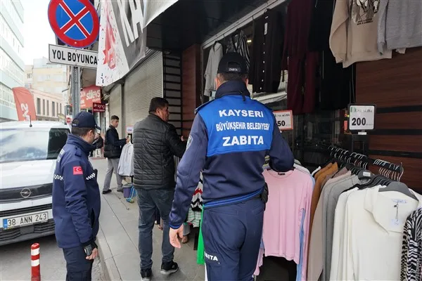 &Ouml;zellikle şehir merkezinde yoğunluğun arttığı b&ouml;lgelerde yapılan uygulamalarda kaldırım işgallerine