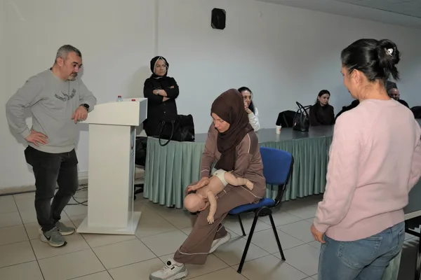 Ke&ccedil;i&ouml;ren Kaymakamlığı Toplantı Salonu&rsquo;nda iki g&uuml;n s&uuml;ren eğitimlerde, eğitmenler Volkan