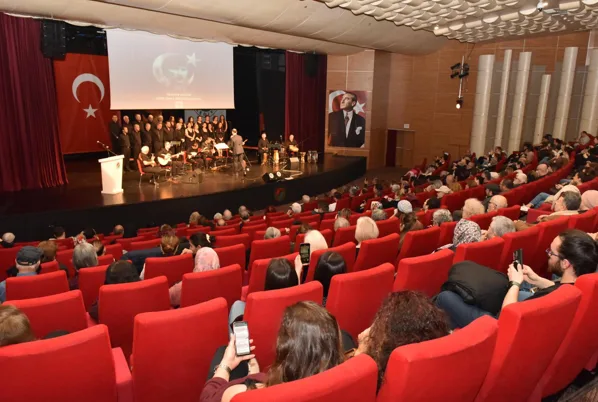 Şef Tayfun Akg&uuml;n y&ouml;netimdeki T&uuml;rk Halk M&uuml;ziği Konseri, Erdem Beyazıt