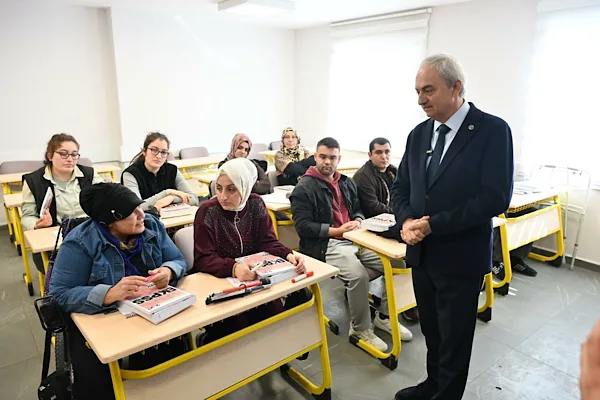 Kepez'de, Yasin Naci Ağaroğlu Eğitim Merkezi&rsquo;nde engelli bireylere y&ouml;nelik &uuml;cretsiz