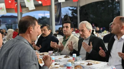 Ramazan ayının d&ouml;rd&uuml;nc&uuml; g&uuml;n&uuml; kurulan iftar sofralarında Kiriş&ccedil;iler Mahallesi ve