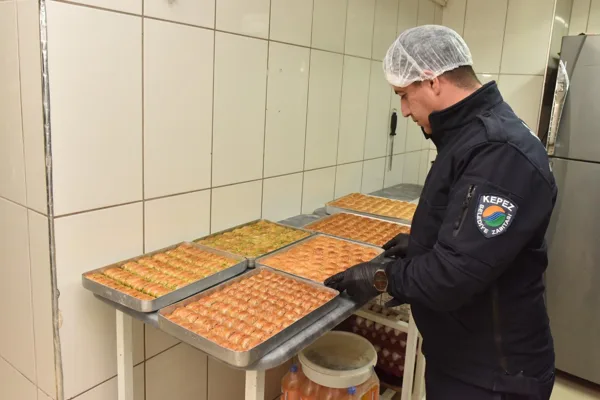 Kepez Belediyesi Zabıta M&uuml;d&uuml;rl&uuml;ğ&uuml; ekipleri, ramazan ayında t&uuml;ketimi artan baklava,