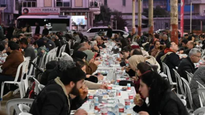 Kepez&rsquo;in iftar sofraları Ramazan&rsquo;ın altıncı g&uuml;n&uuml;nde Altınova Mahallesi kapalı pazar