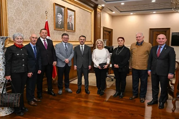 Kocaeli Dostluk Kul&uuml;b&uuml; yeni Başkanı G&uuml;rb&uuml;z Yal&ccedil;ınkaya ve y&ouml;netimi ile