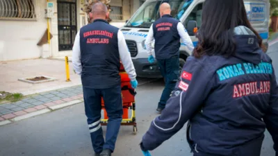 Konak Belediyesi&rsquo;nin &uuml;cretsiz sağlık hizmetleri arasında yer alan Hasta Nakil