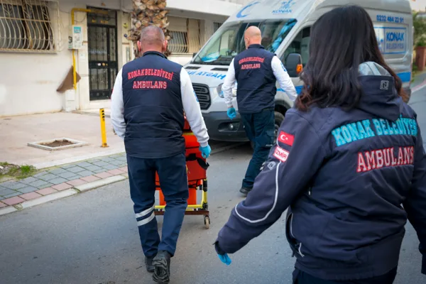 Konak Belediyesi&rsquo;nin &uuml;cretsiz sağlık hizmetleri arasında yer alan Hasta Nakil