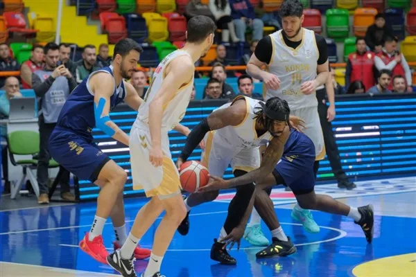 Ma&ccedil;ın ilk periyodunda toplam 46 sayı atılarak y&uuml;ksek skorun işareti