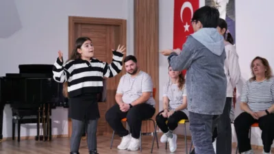 Konyaaltı Belediyesi b&uuml;nyesinde &ccedil;alışmalarını s&uuml;rd&uuml;ren M&uuml;zik Akademisi, sanatseverleri k&uuml;lt&uuml;r-sanat etkinlikleriyle