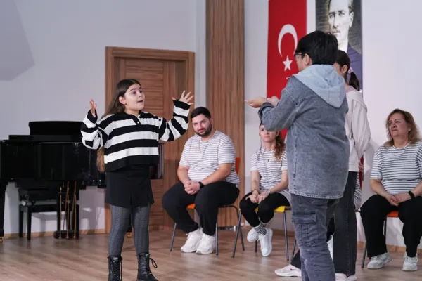 Konyaaltı Belediyesi b&uuml;nyesinde &ccedil;alışmalarını s&uuml;rd&uuml;ren M&uuml;zik Akademisi, sanatseverleri k&uuml;lt&uuml;r-sanat etkinlikleriyle