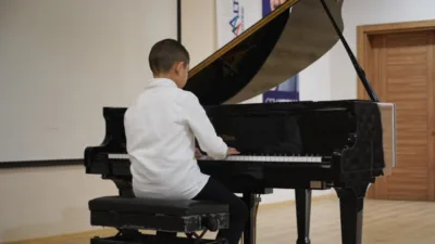 Konyaaltı Belediyesi b&uuml;nyesinde hizmet veren Konyaaltı M&uuml;zik Akademisi, &lsquo;İlayda Aksu