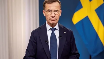 İsve&ccedil; Başbakanı Ulf Kristersson, Malm&ouml; limanında bulunan Fransız u&ccedil;ak gemisi