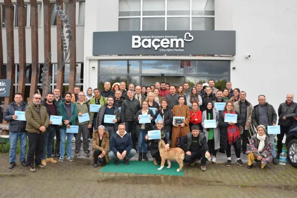 Balıkesir &Ccedil;ift&ccedil;i Eğitim Merkezi&rsquo;nde ger&ccedil;ekleşen program boyunca katılımcılara zeytin yetiştiriciliğinin