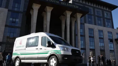 K&uuml;tahya Belediyesi, belediye ara&ccedil; filosunu g&uuml;&ccedil;lendirmek amacıyla &ccedil;alışmalarını s&uuml;rd&uuml;r&uuml;yor. T&uuml;rkiye