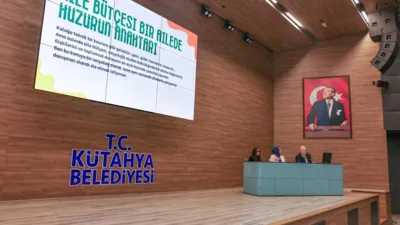 K&uuml;tahya Belediyesi konferans salonunda d&uuml;zenlenen eğitim programında, uzman personel tarafından
