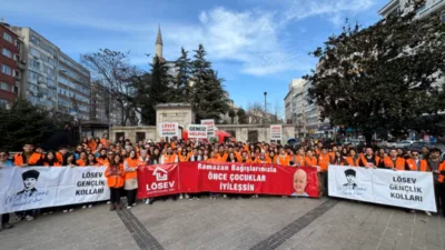 İstanbul Şişli ve Kadık&ouml;y&rsquo;de d&uuml;zenlenen kamuoyu bilin&ccedil;lendirme &ccedil;alışmasıyla iyileşmiş gen&ccedil;ler