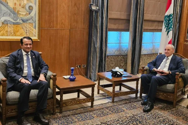 L&uuml;bnan Cumhuriyeti Parlamentosu Başkanı Nabih Berri, Katar'ın L&uuml;bnan B&uuml;y&uuml;kel&ccedil;isi Şeyh