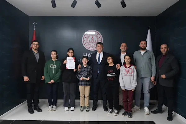 Yarışma s&uuml;recinde, kategoriyi birinci tamamlayan takıma karşı doğrudan galibiyet alan