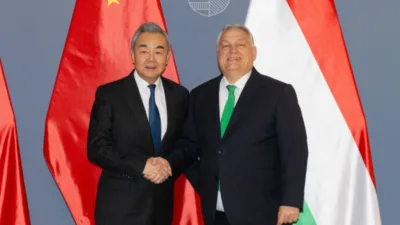 Macaristan Başbakanı Viktor Orban, d&uuml;n başkent Budapeşte&rsquo;te &Ccedil;in Dışişleri Bakanı